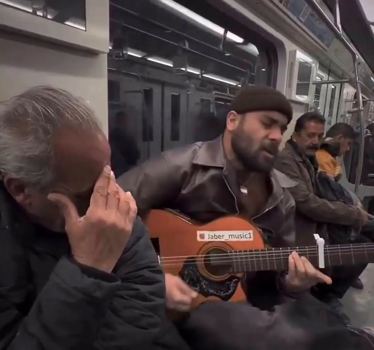 ویدئویی از متروی تهران که کاملا شبیه این روزهاست