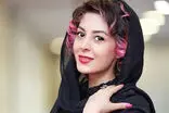 استایل متفاوت بازیگر لیسانسه‌ها میان قفسه‌های کتاب