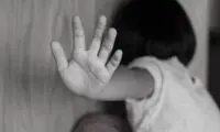 عدم گزارش‌دهی موارد کودک آزاری جرم‌ است