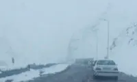 ویدئویی حال‌خوب‌کُن از بارش برف در جاده چالوس