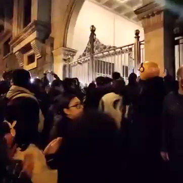 ببینید: تلاش معترضانِ گرجستانی برای ورود به مجلس