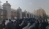 عکسی از تجمع خانم‌های محجبه که خبرساز شد