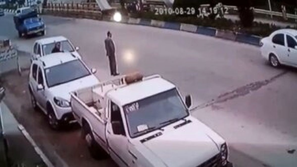 لحظه دلخراش برخورد نیسان به عابر پیاده در متل‌قو