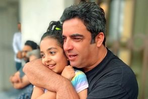 لحظه‌ عاشقانه منوچهر هادی و دخترش سوفیا