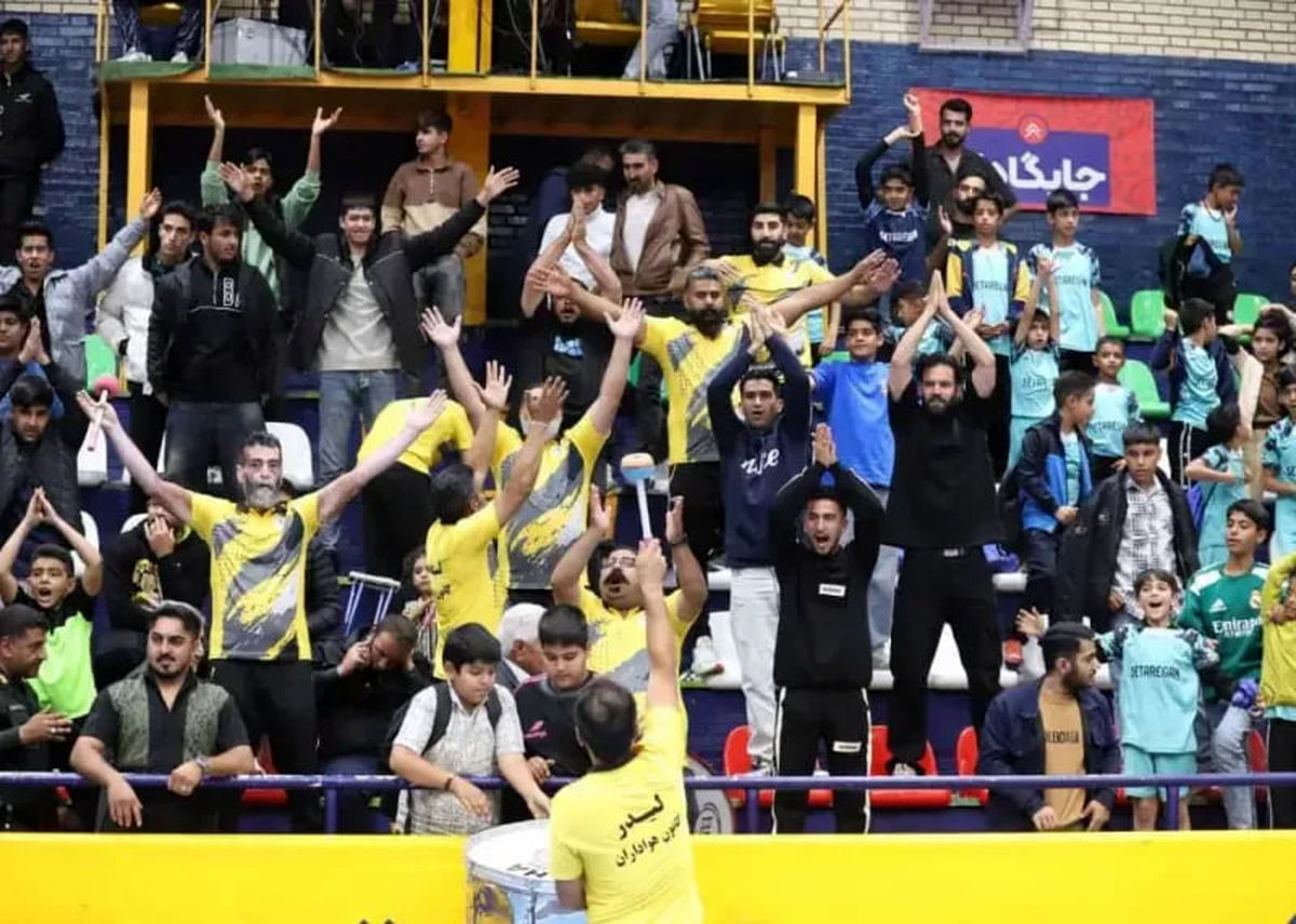 فحاشی بازیکنان لیگ برتری به لیدرهای زن به کتک‌کاری کشید