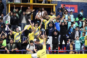 فحاشی بازیکنان لیگ برتری به لیدرهای زن به کتک‌کاری کشید