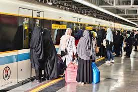 عکس پربازدید از تیپ دو شهروند در متروی تهران