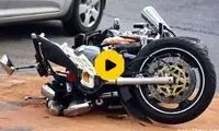 شاخ‌به‌شاخ شدن موتورسیکلت با خودروی سواری