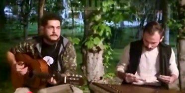 هم‌نوازی تماشایی دو جوان خوش‌ذوق در پارک قیطریه
