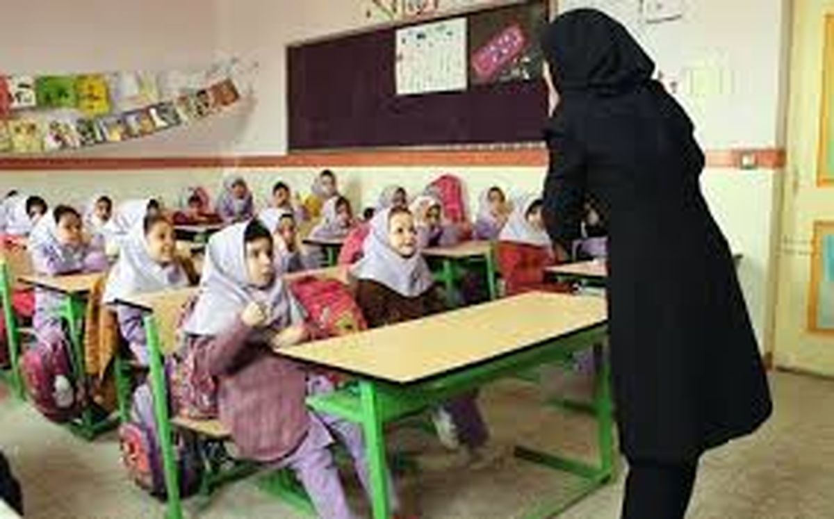   عکسی از کادوی غیرمنتظره یک دانش‌آموز در روز معلم! 