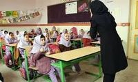 عکسی از کادوی غیرمنتظره یک دانش‌آموز در روز معلم!
