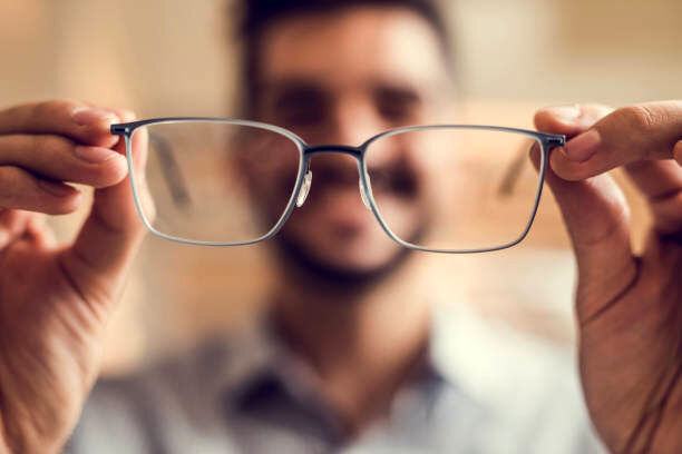 چطور عینک مطالعه انتخاب کنیم؟