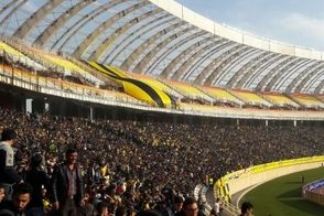 ورود عجیب هواداران به ورزشگاه نقش‌جهان