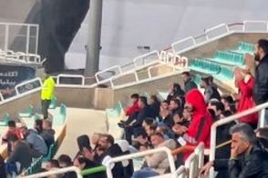 قانون‌شکنی تماشاگران پرسپولیس در اکباتان جنجالی شد