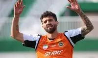 محمد دانشگر با نماد استقلال علیه پرسپولیس