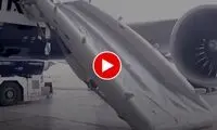 لحظه جالب باز شدن سرسره اضطراری هواپیما 