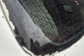 طوفان باعث خورد شدن شیشه‌ها در تهران شد