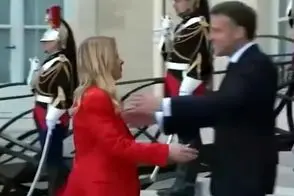 مکرون مقابل جورجیا ملونی عنان از کف داد!