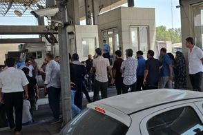 تجمع خانواده مفقودان حادثه بندر شهید رجایی