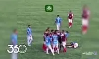  ویدیوی جنجالی از کتک‌خوردن داور ایرانی وسط زمین
