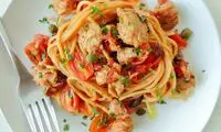 طرز تهیه اسپاگتی با سس تن ماهی؛ خوشمزه و آسان