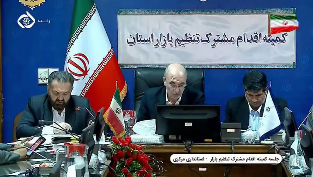 گوشی‌بازی مسئولان در جلسه‌ای برای حل مشکلات اقتصادی!