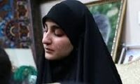 تصویری از زینب سلیمانی در مراسم تشییع شهدا