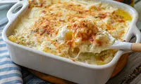 طرز تهیه کاسرول آبدار مرغ و سیب‌زمینی با رویه طلایی