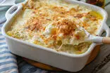 طرز تهیه کاسرول آبدار مرغ و سیب‌زمینی با رویه طلایی