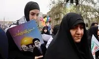 پوشش یک خانم در راهپیمایی روز قدس جلب‌توجه کرد