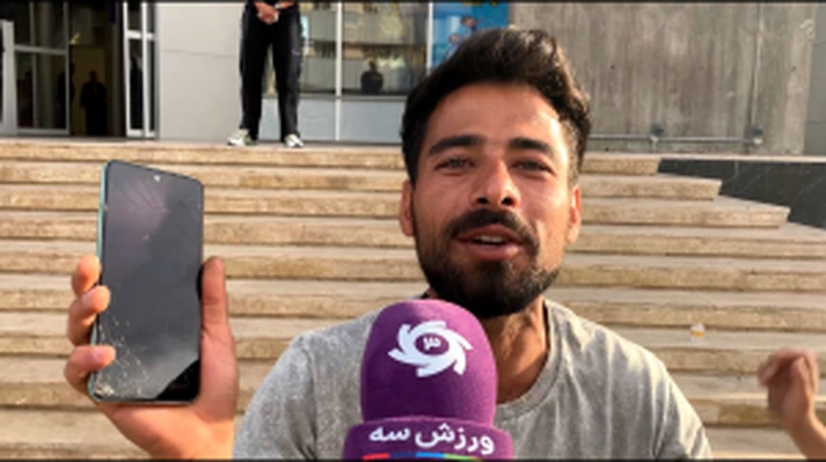   حرکت زیبای رامین رضاییان برای هوادار خسارت دیده استقلال 