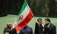 «دور افتخار» نمایندگان با پرچم ایران در مجلس