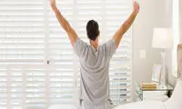 این 4 عادت صبحگاهی را ترک کنید تا شاد باشید