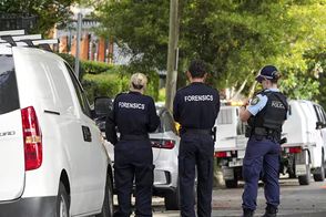 لحظه خلع سلاح یکی از مهاجمان در تیراندازی سیدنی