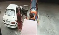 لحظه آتش گرفتن پژو پارس در پمپ بنزین
