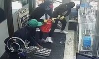 لحظه سرقت جواهر در کمتر از سه دقیقه!