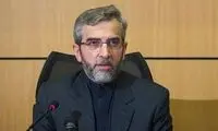 دکتر علی باقری با پای برهنه در تشییع برادر شهیدش
