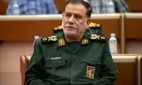 قابی از پدر شهید نیلفروشان در مراسم تشییع پسرش