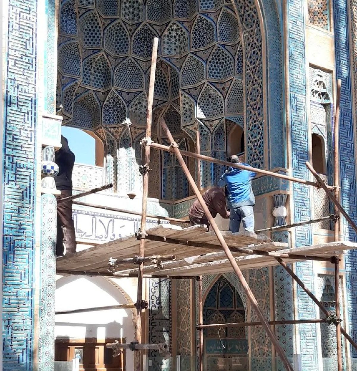   آغاز مرمت کاشی‌کاری خانقاه در مسجد نطنز 