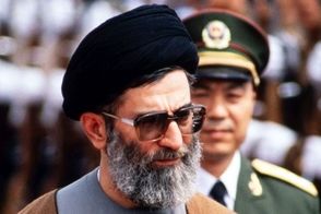 تصاویر استقبال رئیس جمهور چین از رهبر انقلاب در سال 68