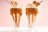 طرز تهیه میلک شیک تابستانی با طعم کارامل