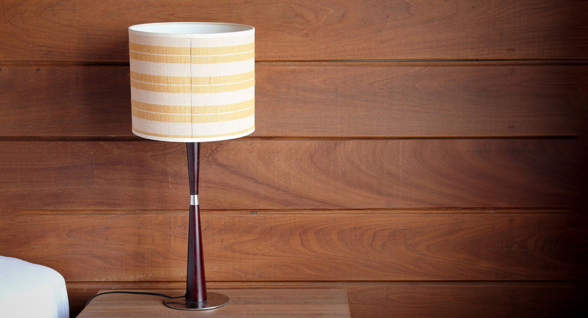 ۱۰ ایده خلاقانه برای ست‌کردن آباژور چوبی با اکسسوری‌های خانه