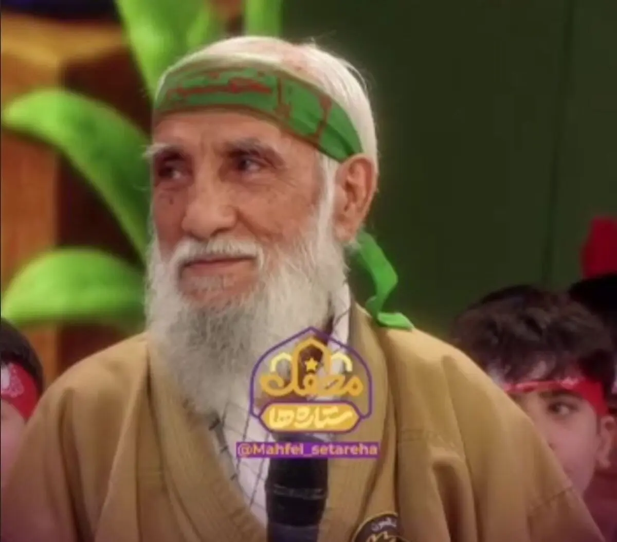 حرکات رزمی پیرمرد 80 ساله در برنامه تلویزیون!