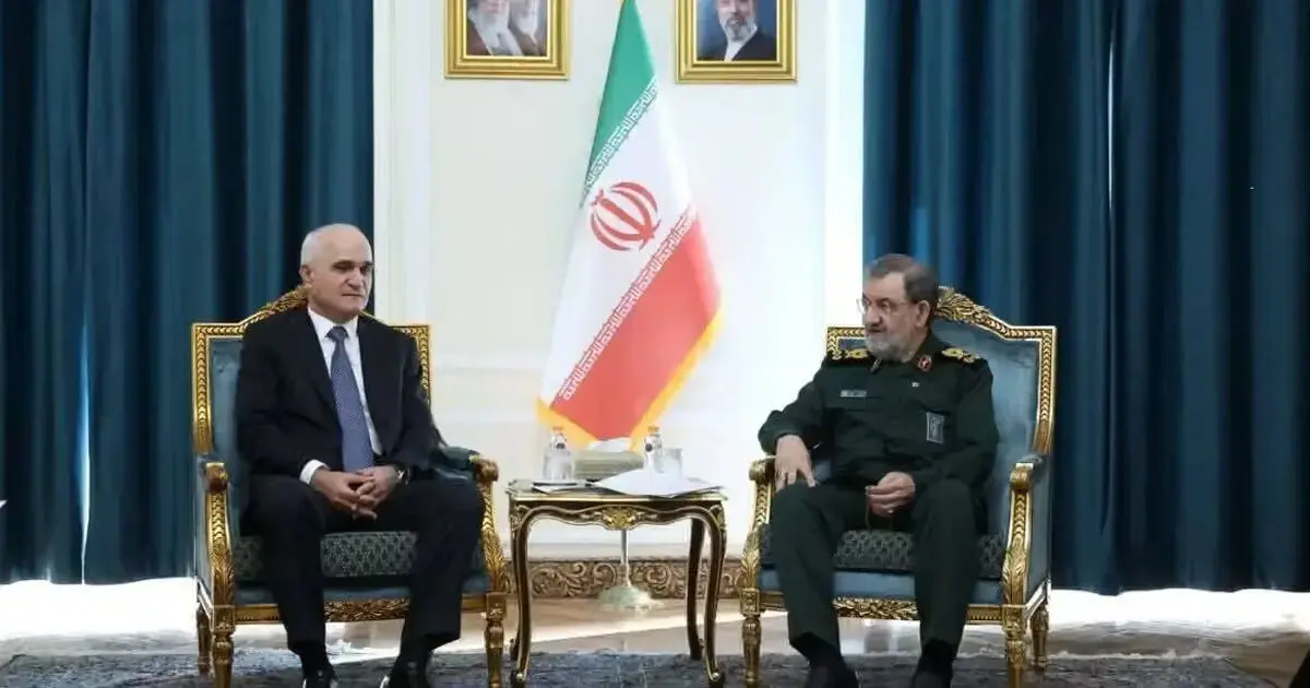 نحوه دست دادن محسن رضایی با مقام آذربایجان سوژه شد