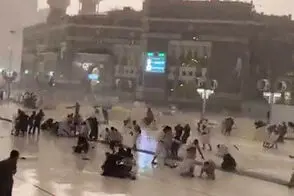 طوفان شدید در مکه زائران را غافلگیر کرد