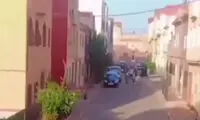 لحظه‌ تشکر یک پسربچه به خاطر مهر و محبت مادرش در خیابان