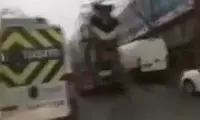 رفتار غیرانسانی یک راننده در برخورد با آمبولانس!