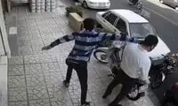 لحظه موبایل‌قاپی از شهروند کرجی با قمه!