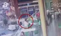 لحظه خودکشی دلخراش یک دختر از بالای تراس