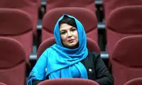 تیپ و ژست عجیب شهره سلطانی بر روی موتور